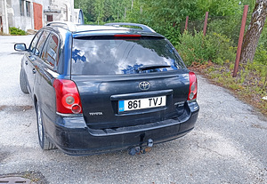 Toyota Avensis (2 foto / 8)