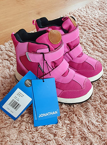 Uued Jonathan saapad s.35