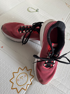 Naiste Nike tossud (2 foto / 4)