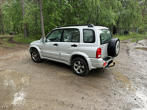 Suzuki Grand Vitara 2.0 94kW varuosadeks (3 foto / 4)