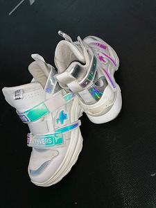 Кроссовки (1 фото из 3)