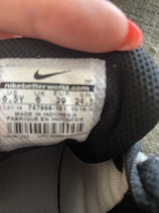 Кроссовки Nike (6 фото из 6)