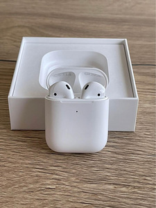 AirPods 2 with Wireless Charging Case