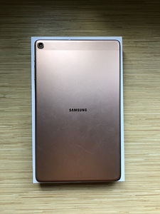 Samsung Galaxy Tab A 10.1 Wi-Fi Gold (2 foto / 5)