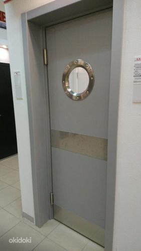 Маятниковая дверь ПВХ, гладкая, водостойкая, влагостойкая (фото #1)