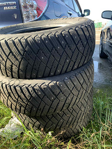 Goodyear Ultragrip Ice 215/65/16 (1 foto / 4)