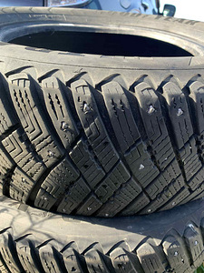 Goodyear Ultragrip Ice 215/65/16 (3 foto / 4)