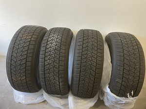 Bridgestone Blizzard 235/55 R19 (1 foto / 4)