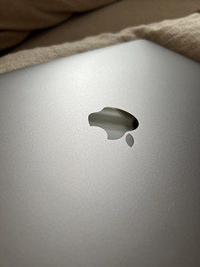 MacBook Pro 13’3” M1 512GB (2 foto / 4)