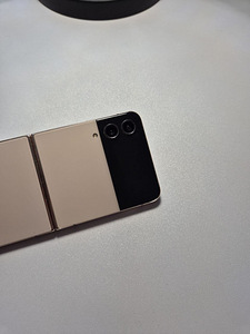 Samsung Galaxy Flip4 (6 foto / 7)