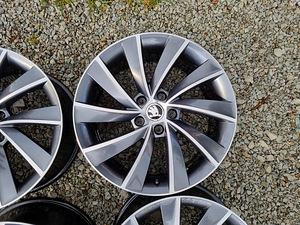 R18 Škoda veljed 5x112 (5 foto / 5)
