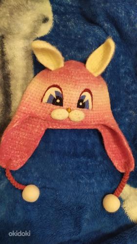Красивая вязаная шапка в виде зайца (фото #2)