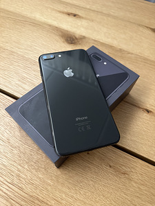 iPhone 8 Plus 64 ГБ (2 фото из 4)