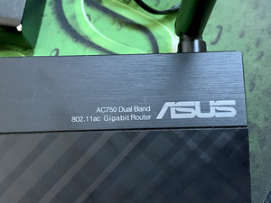 Asus router wifi 2,4 / 5 Ghz (2 foto / 4)