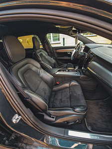 Volvo V90 R-Design 2.0 D5 173kW (12 foto / 15)