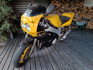 Yamaha FZR600 (1 foto / 6)