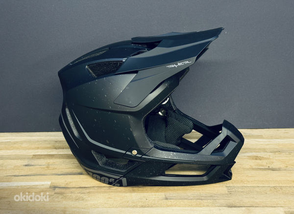 Полнолицевой шлем со 100% дефектом Trajecta (M)! (фото #1)