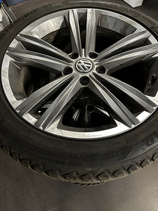 Зимние диски 18" VW оригинал + шипы Goodyear (2 фото из 6)
