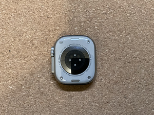 Apple Watch Ultra 2 49mm - 2 ремешка (3 фото из 3)