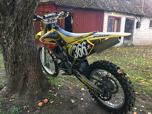 Suzuki rmz 250 (6 foto / 6)