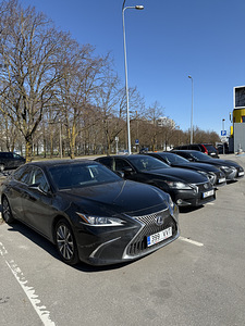 Аренда автомобилей LEXUS