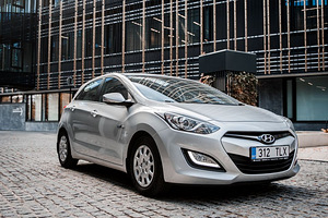 2016 Hyundai i30 gdi 6mt isg comfort plus 1.6 99kw (2 foto / 12)