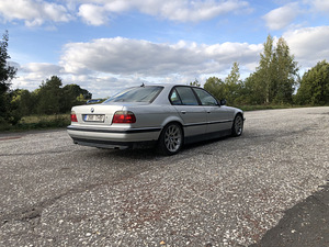 BMW 740d v8 (2 фото из 4)