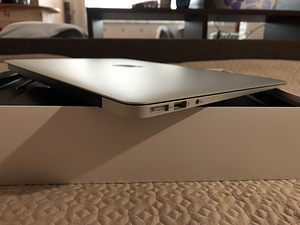 Apple MacBook AIR 1.8GHZ 13" / RAM 8GB / SSD 128GB (7 foto / 10)