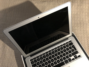 Apple MacBook AIR 1.8GHZ 13" / RAM 8GB / SSD 128GB (9 foto / 10)