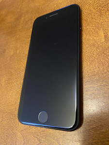 iPhone SE 2020 128GB (2 foto / 6)