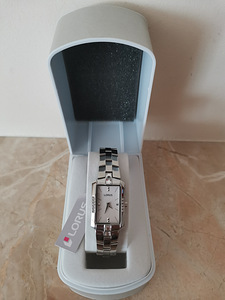 Женские часы Lorus (3 фото из 3)