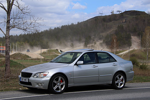 Lexus IS200 (15 фото из 15)
