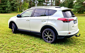 Toyota RAV4 2.0 105kW (10 foto / 15)