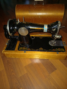 Швейная машинка советских времен