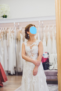 Изящное свадебное платье со шлейфом