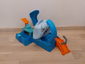 HOT WHEELS City Robo Shark Frenzy GJL12 (2 foto / 4)