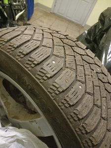 Продам резину на дисках toyota r 16 (3 фото из 3)