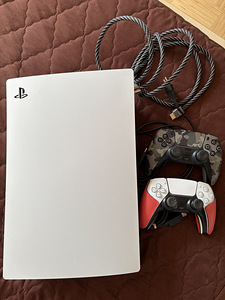 Sony PS5 цифровая версия + 2 контроллера (3 фото из 7)