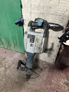 Erinevad elektrilised tööriistad/puurid/freesid (2 foto / 10)