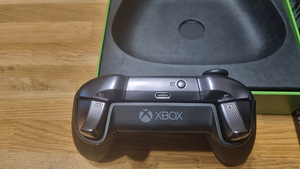 XBOX ELITE2 Controller + Originaal pakendis (5 foto / 10)