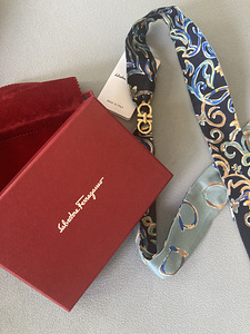 Ferragamo siidist kaelaside/ sall (2 foto / 3)