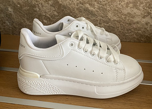 Alged tossud Alexander Mcqueen kirjaga. Kunatnahk. (2 foto / 3)