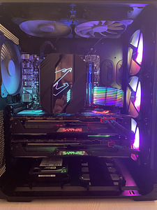 2x Sapphire Nitro Radeon Vega 64 (3 foto / 3)