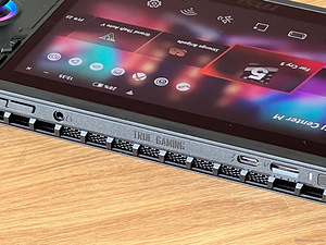 MSI Claw A1M, 7" FHD Core Ultra 7/16 GB/1 TB (5 foto / 5)