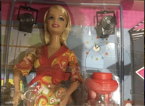 Karbis kasutamata komplekt I can be TV chef Barbie ja mööbel (3 foto / 9)