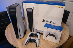 Playstation 5 + 2 Dualsense (CFI-1016A) (1 foto / 3)