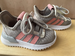 Кроссовки Adidas (1 фото из 2)