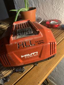 Hilti C4/36-350 // Hilti akude kiirlaadija (1 foto / 2)