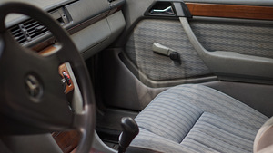 Mercedes-Benz W124 (4 foto / 6)