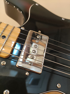 Uuendatud Fender Squier Vintage 72 Telecaster Thinline (6 foto / 10)